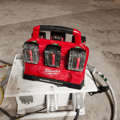 MILWAUKEE M18 6-BAY PACKOUT Fast Charger M18 PC6 SA